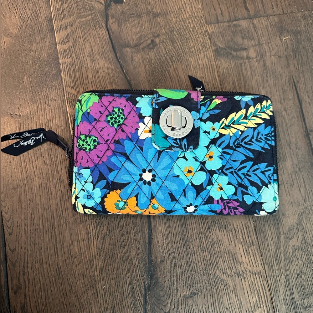 Vera Bradley Turnlock wallet